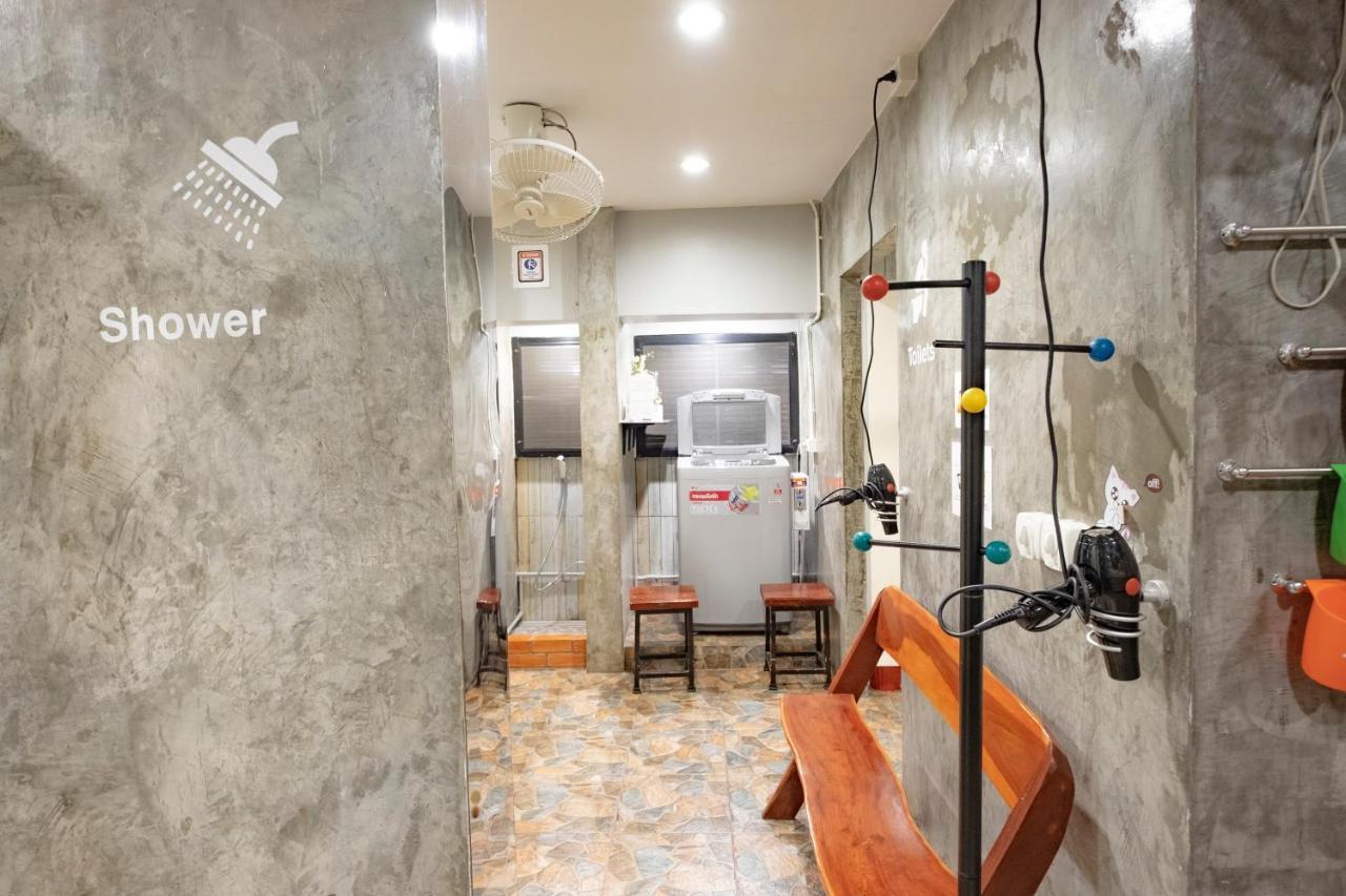 Check-In My Hostel Bangkok Exterior photo